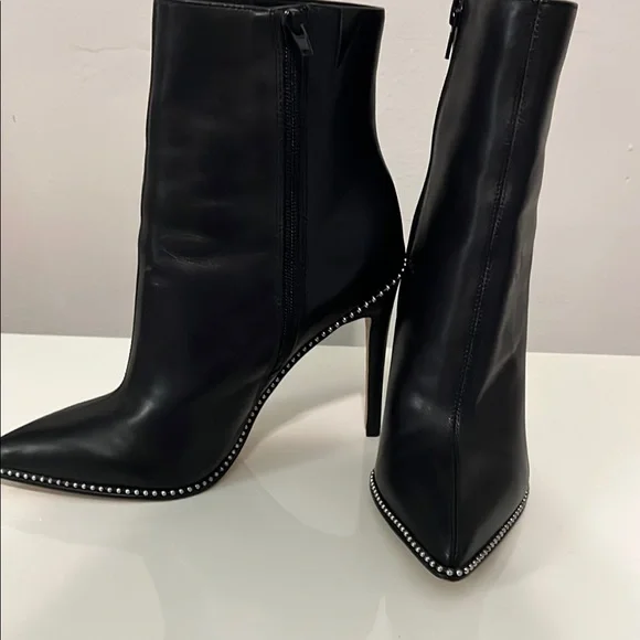 Aldo Black Heeled Boots with Elegant Pointed Toe and High Stiletto Heel - Picture 2 of 4